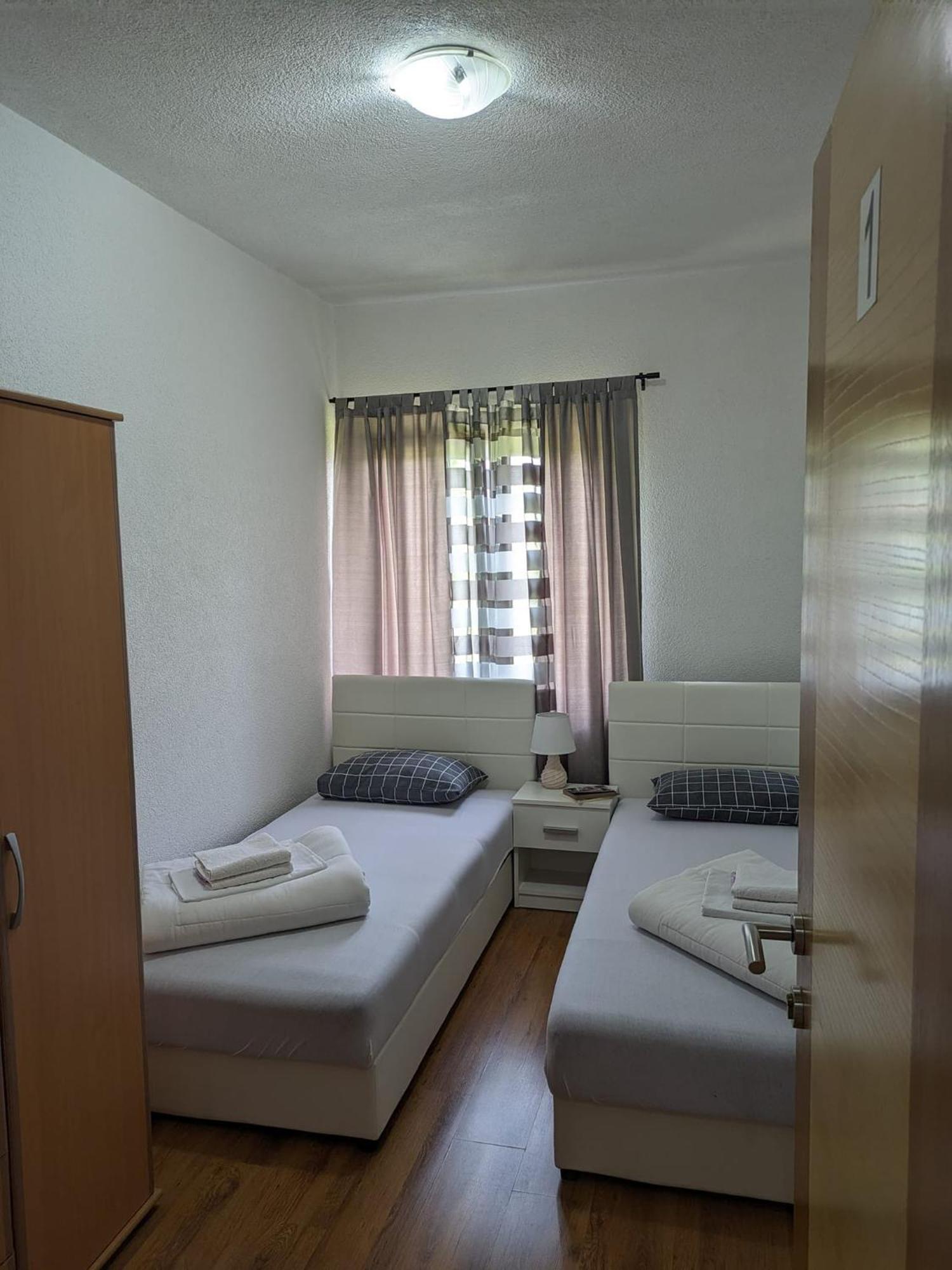 Vacation Home Keskic Velika Gata Exterior foto